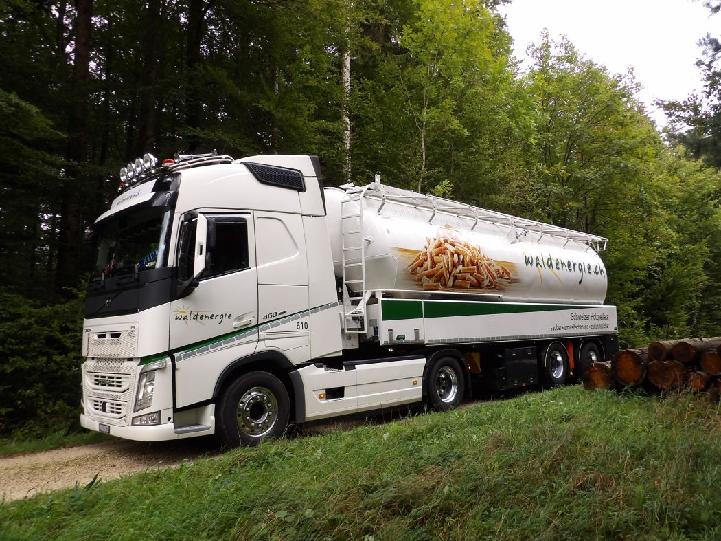 Fahrzeugflotte - Waldenergie AG in Winznau - Holzpellets und Brennholz aus der Schweiz, Unterhalt von Naturstrassen 4